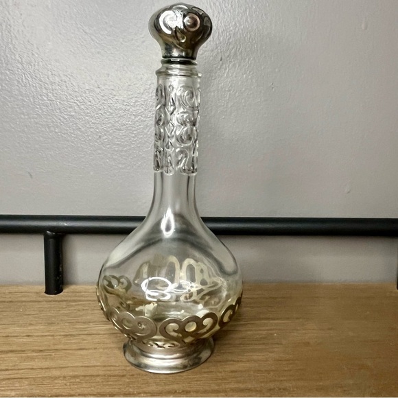 Vintage Avon perfume bottle. Could use a cleaning! - Picture 3 of 16